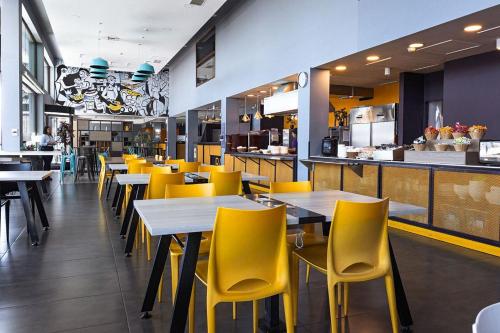 Bar/ Salón, Hotel Modular Express Calama in Calama City Center