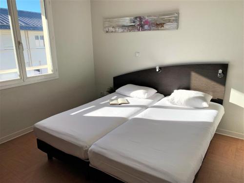 2 twin beds
