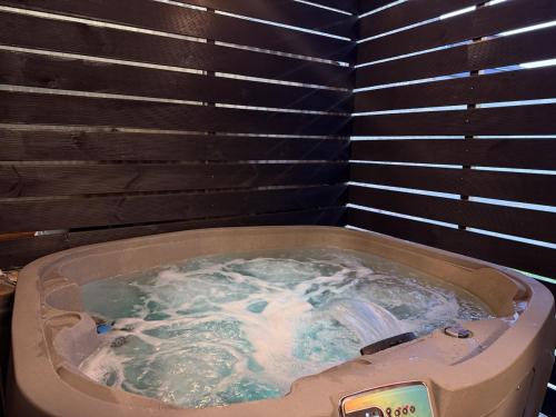 Suite Luxueuse avec jaccuzi sans vis-à-vis (Suite Luxueuse avec jaccuzi sans vis-a-vis) in 昂格勒爾