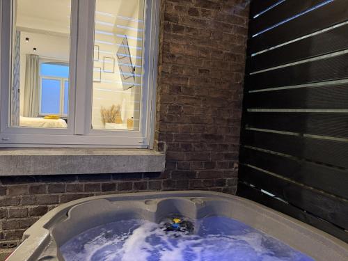 Suite Luxueuse avec jaccuzi sans vis-à-vis (Suite Luxueuse avec jaccuzi sans vis-a-vis) in 昂格勒爾