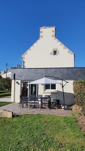 Maison avec son grand jardin clos 500m de l'océan (Maison avec son grand jardin clos 500m de l'ocean) in Pont-Croix