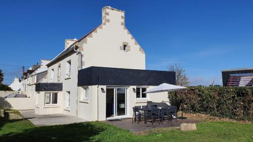Maison avec son grand jardin clos 500m de l'océan (Maison avec son grand jardin clos 500m de l'ocean) in Pont-Croix