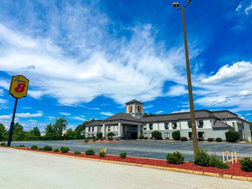 Super 8 by Wyndham Piedmont Greenville Area in Piedmont, USA