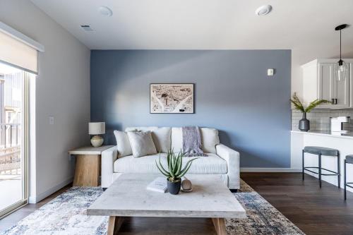 Landing Stunning 1BD Pool Game Room