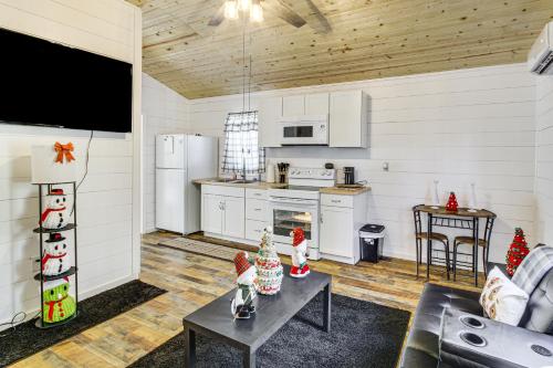 1 Mi to Dtwn Enterprise Pet-Friendly Home with Yard in 恩特普賴斯