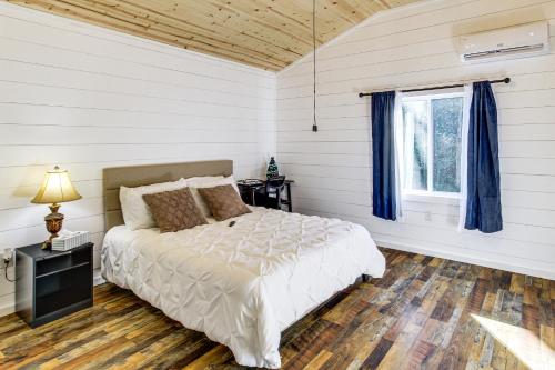 1 Mi to Dtwn Enterprise Pet-Friendly Home with Yard in 恩特普賴斯