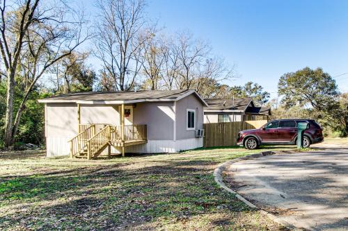 1 Mi to Dtwn Enterprise Pet-Friendly Home with Yard in 恩特普賴斯