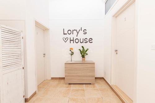 LORY'S HOUSE