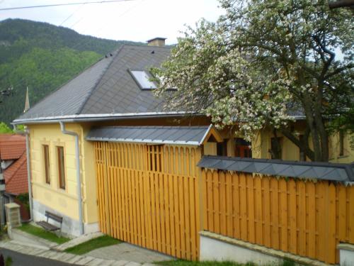 Chalupa Hôrky Ružomberok Černová – khách sạn tại Cernova