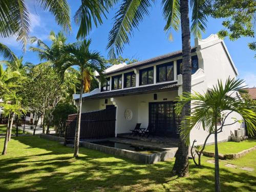 RMH Le Belhamy Beach Resort in Dien Duong