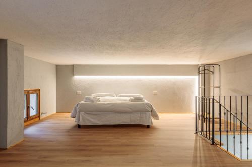 Boutique Alpine Two-Bedroom by SupaStays in 拉薩克斯