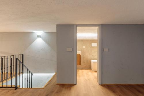 衛浴, Boutique Alpine Two-Bedroom by SupaStays in 拉薩克斯