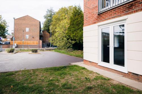 15 LUX Woolwich Flat | 2 Stops to Canary Wharf London 