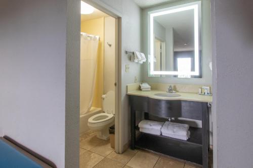 Days Inn & Suites by Wyndham Albuquerque North - image 6