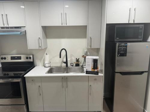 Modern 2BR Apartment with Free Parking & WiFi in Prince George (BC)