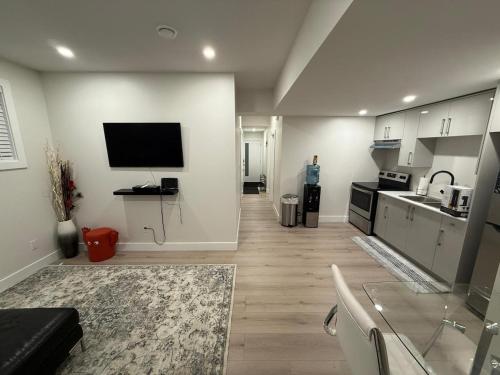 Modern 2BR Apartment with Free Parking & WiFi in Prince George (BC)