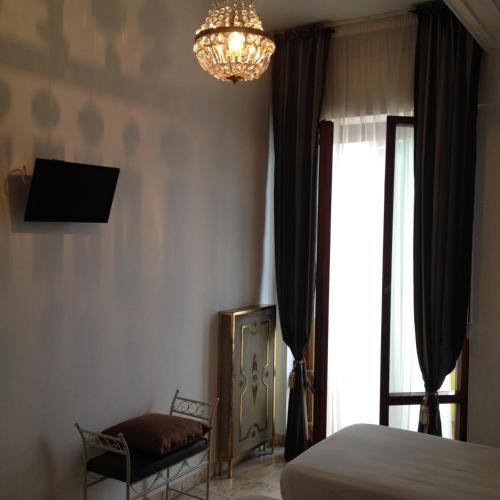 Double or Twin Room with Side Sea View image 10
