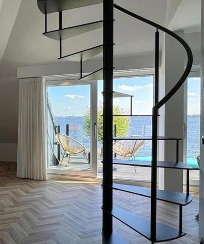 Lake House 10 - 4 Person Lake view apartment! in Súdwest-Fryslân