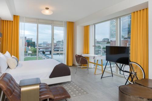 room detail thumbnail 2