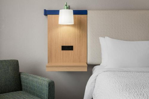 Holiday Inn Express Hotel & Suites Brookings an IHG Hotel - image 6