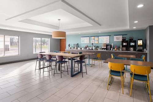 Holiday Inn Express Hotel & Suites Brookings an IHG Hotel - image 11