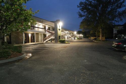 Econo Lodge North in Charleston, USA
