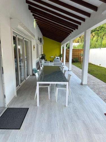 Le Papillon Tropical , aile droite in Bas Vent
