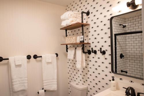 Woodlake Inn - Lake Placid - image 10