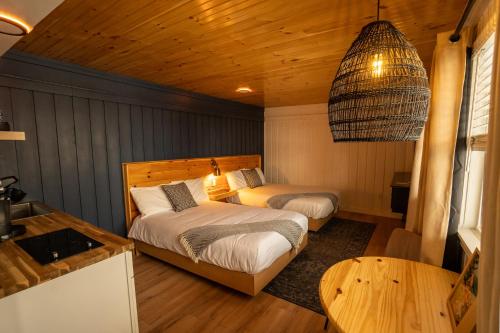 2 double beds