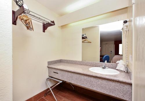 Red Roof Inn Lompoc - image 14