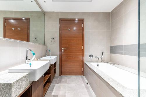 Cozy 2BR Near Zabeel Park - Dubai frame view - image 8