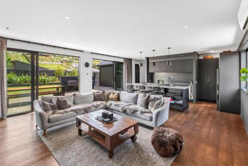 Pub/Lounge, Luxury Hāwea, Alfresco Retreat, Sleeps 6 (Luxury Hawea, Alfresco Retreat, Sleeps 6) in Lake Hawea