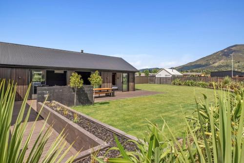 Have, Luxury Hāwea, Alfresco Retreat, Sleeps 6 (Luxury Hawea, Alfresco Retreat, Sleeps 6) in Lake Hawea