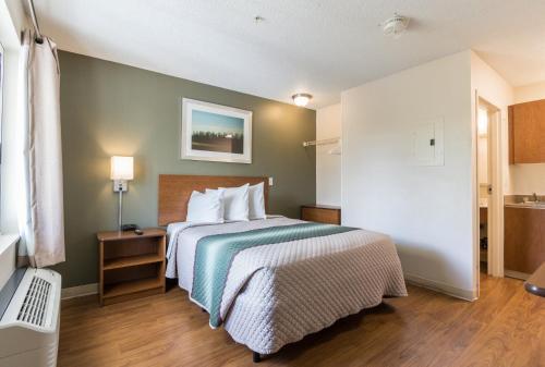 HomeTowne Studios by Red Roof Fort Lauderdale in Fort Lauderdale, USA