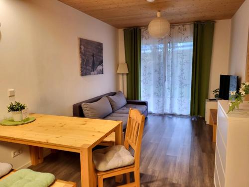 Nature Fun Apartments - Nahe Pressegger See - Skibus zum Nassfeld - Familien & Hunde willkommen – khách sạn tại Presseggersee