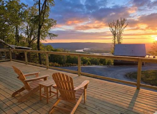 This is IT Cabin with a hot tub fire pit & indoor pool in Kimball (TN)