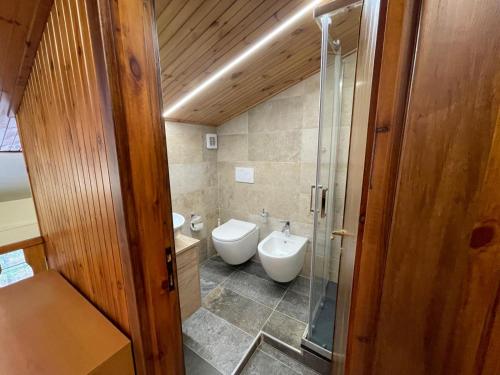 Zuhanyzó, Montaria Suite in Pescocostanzo
