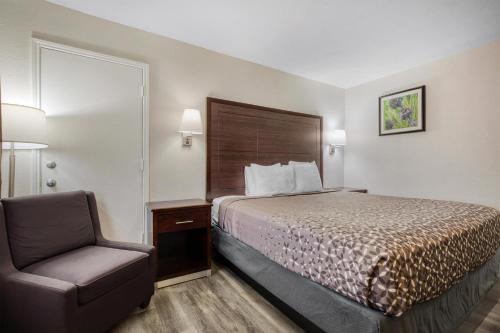 SureStay Hotel by Best Western Terrell - image 10