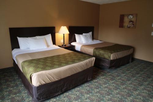 Econo Lodge Inn & Suites Munising Area - Hotel - Wetmore