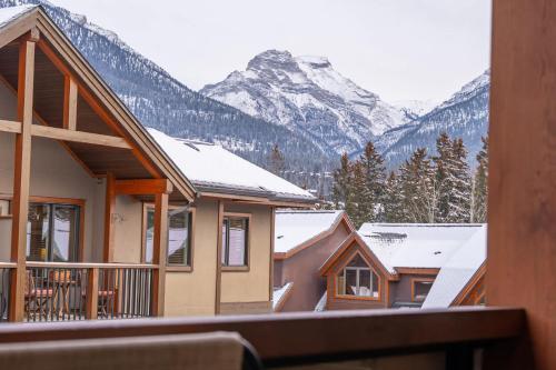 Alpine Chic - two-story mtn escape near downtown - image 3