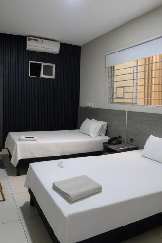 2 twin beds