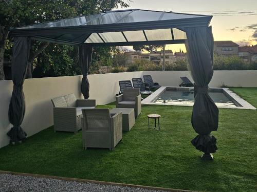 Beautiful House, Villa, Pool VILLA AZURE PISCINE in Magalas