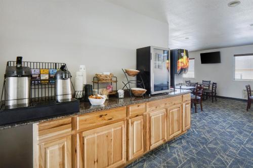 GreenTree Inn Montrose - image 13