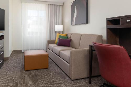 1 king bed, 1 sofa bed