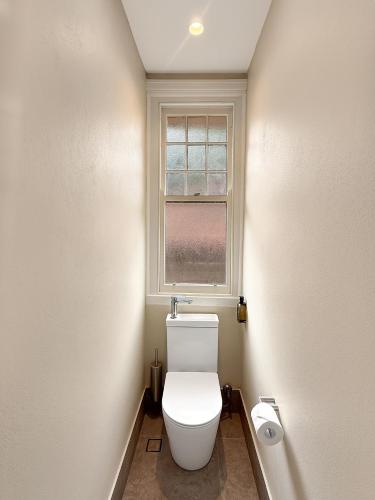 The Edward Lux retreat -Spacious 3BR Apartment - image 9