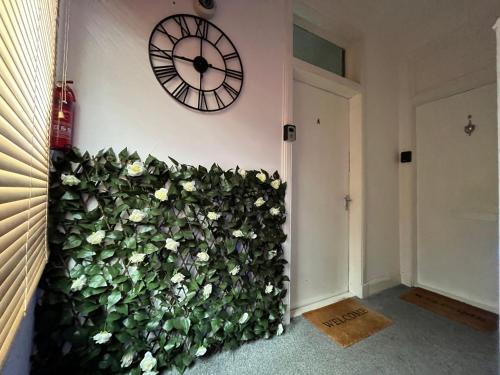 Зовнішній вигляд готелю, Entire Apartment with Self Check-In & Free Parking in Fife