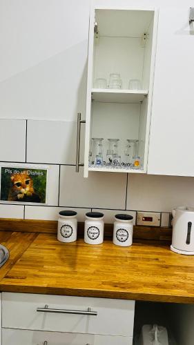 Entire Apartment with Self Check-In & Free Parking in Fife