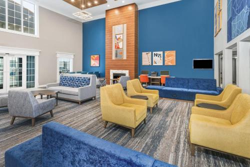 Holiday Inn Express Hotel & Suites Bloomington-Normal University Area By IHG - 숙소 외관