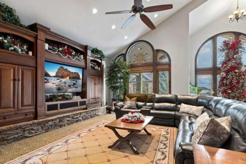 Riverton Luxury Estate with Private Pool - Family Theatre Hot Tub Gym in Bluffdale (UT)