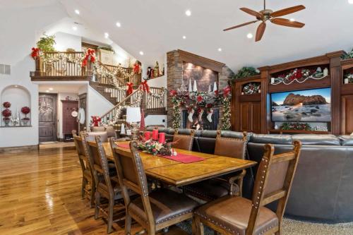 Riverton Luxury Estate with Private Pool - Family Theatre Hot Tub Gym in Bluffdale (UT)